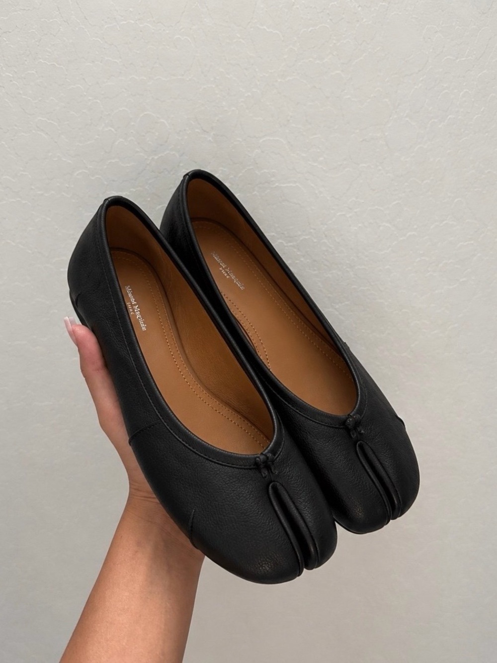 Maison Martin Margiela Black Tabi Split-Toe Leather Flats - Picture 2 of 3